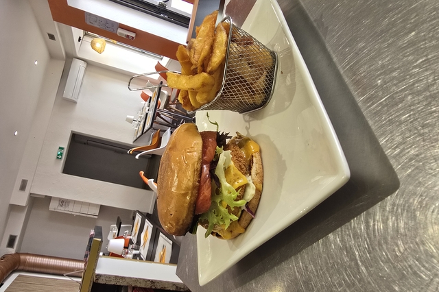 Burger maison  Au coin gourmand Perpignan 