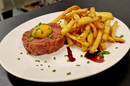 Restaurant Au Viandard Perpignan • Restaurant spécialisé dans les viandes • Ici tartare de boeuf au couteau à base de noix de boeuf (® facebook Au Viandard)