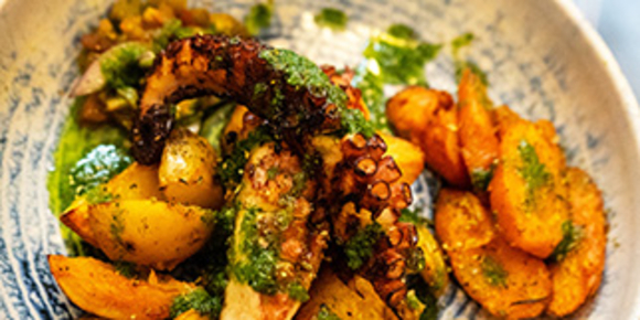 Hibou bistro grec Perpignan • Restaurant grec Perpignan • Cuisine faite maison • Poulpe grillé (®hibou bistro grec)