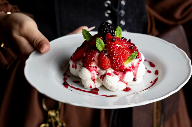 DESSERT AUX FRUITS ROUGES RESTAURANT LA TABLE DES SECRETS À PERPIGNAN
