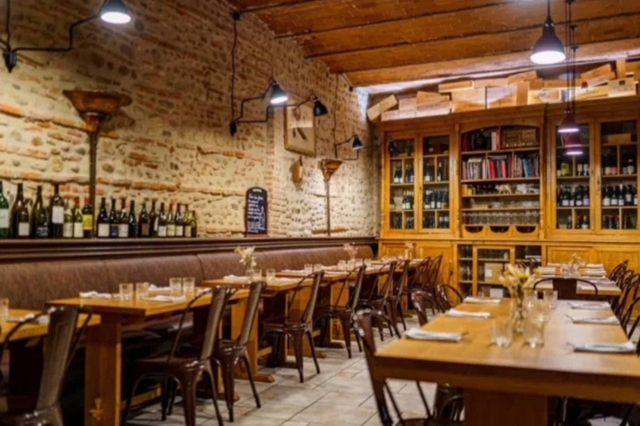 Le Divil est un restaurant à viandes à Perpignan en centre-ville dont l'une des spécialités est de proposer des viandes mâturées et affinées.