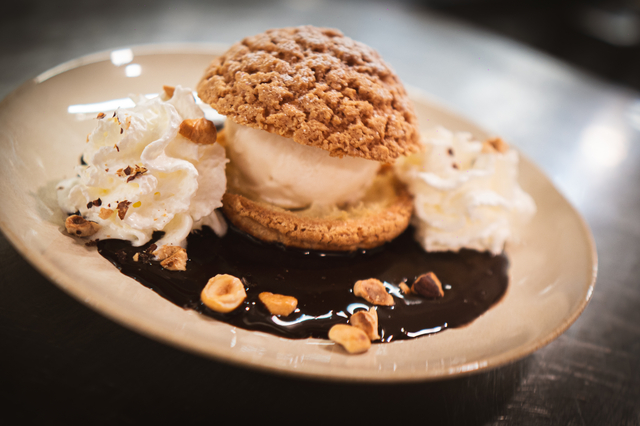 DESSERT MAISON - PROFITEROLE AU NOUGAT - BRASSERIE LE MEDITERRANEE PERPIGNAN