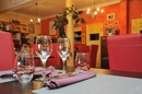 Salle chaleureuse du restaurant Al Catala dans la ville de Céret (crédits photos : networld – Stephane Delchambre)